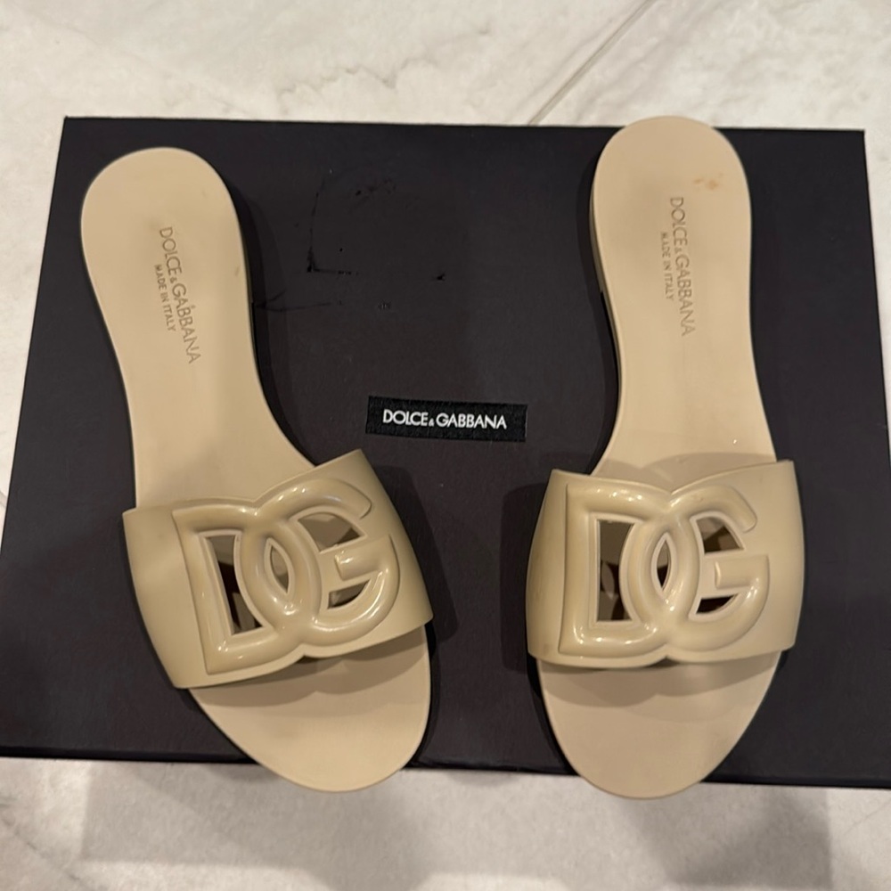 Dolce & Gabbana women's beige sandals 39 EUC